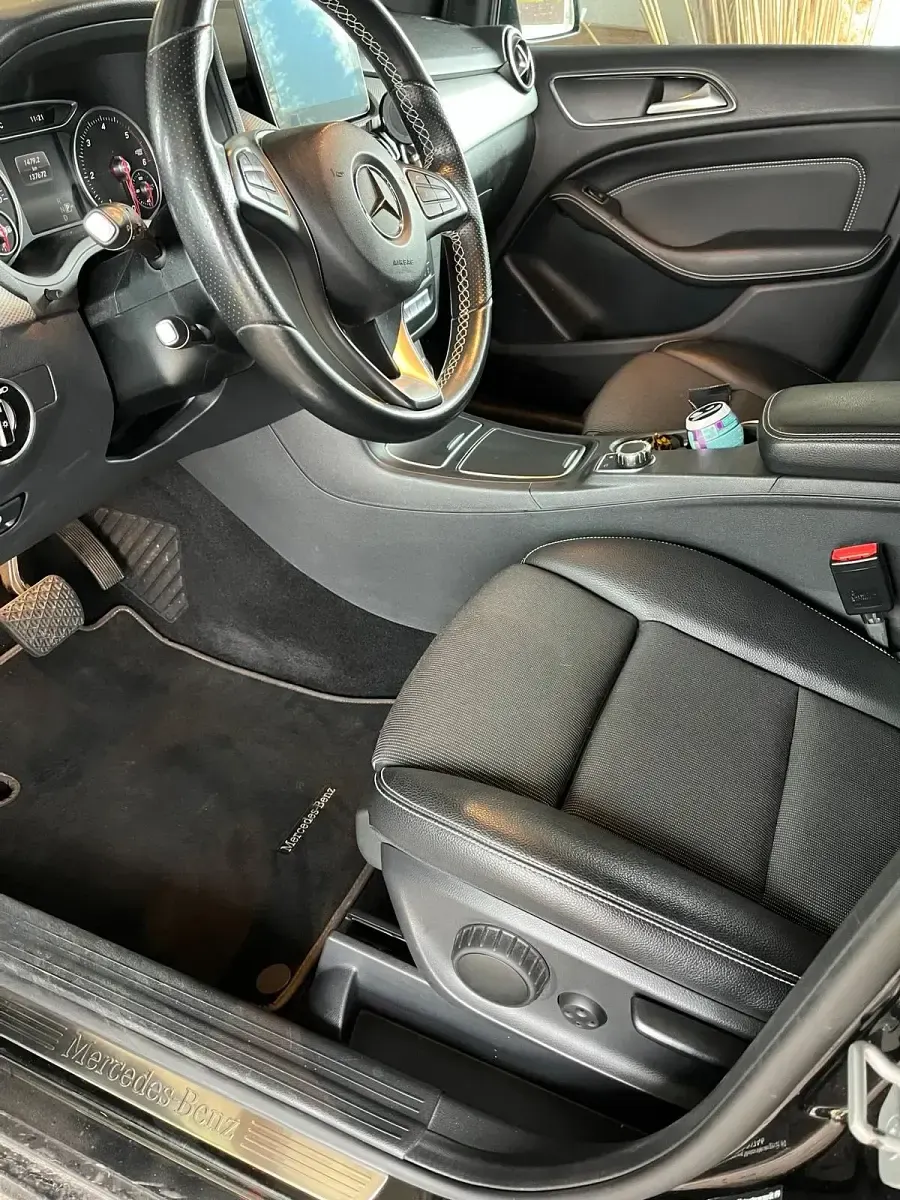Gebraucht Mercedes 220 177 PS (130 kW) 2018 Schwarz Van / Kleinbus