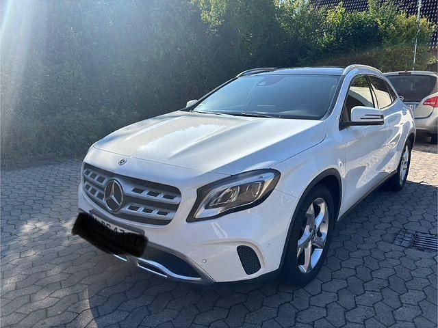 Weiß Gebraucht 2018 Mercedes GLA180 SUV | 19.900 € (Fairer Preis) - Bild 1/4