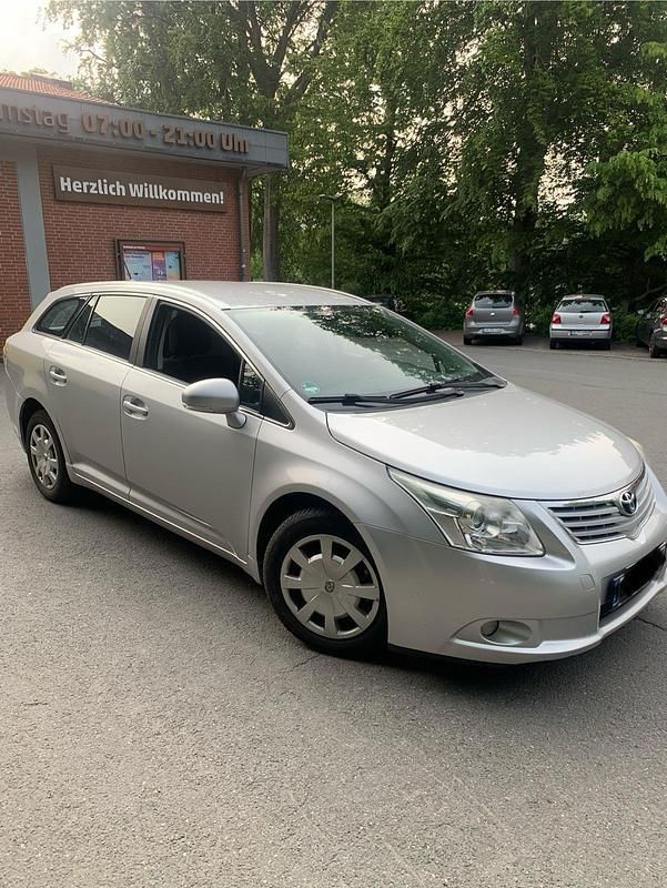 Silber Gebraucht 2010 Toyota Avensis Kombi | 3.950 € (Guter Preis) - Bild 1/4