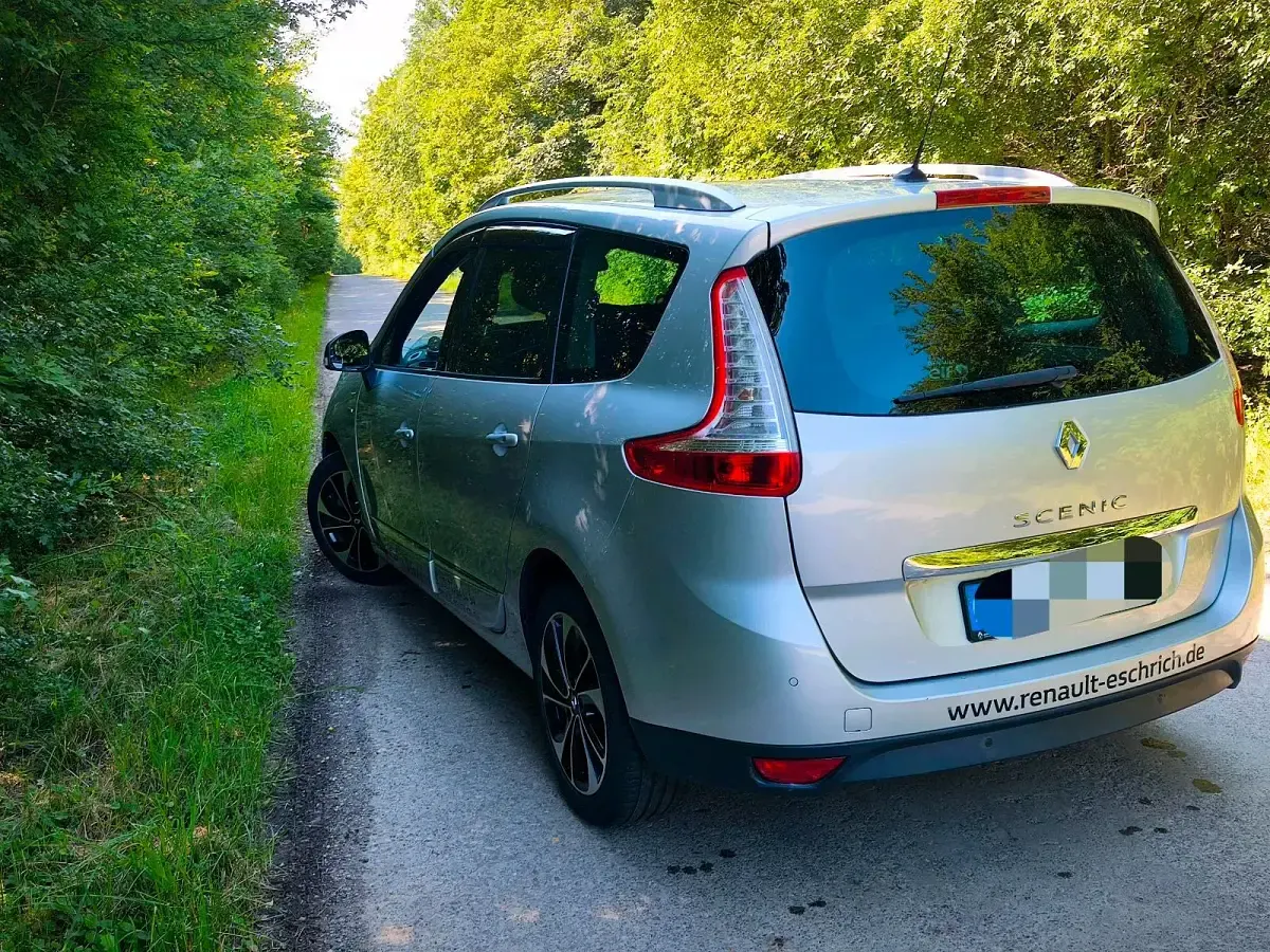 Gebraucht Renault Scenic E-Tech Bose Edition 110 PS (80 kW) 2014 Silber Limousine