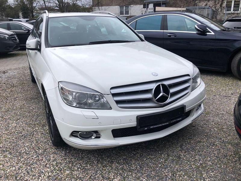 Weiß Gebraucht 2009 Mercedes C220 Avantgarde Limousine | 6.900 € (Fairer Preis) - Bild 1/1