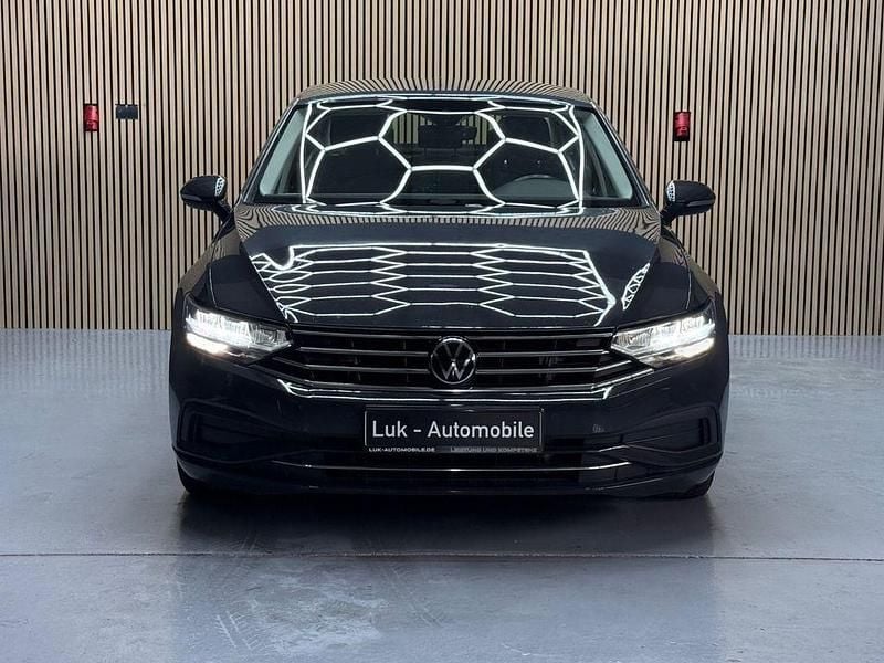 Gebraucht VW Passat 150 PS (110 kW) 2021 Grau Limousine