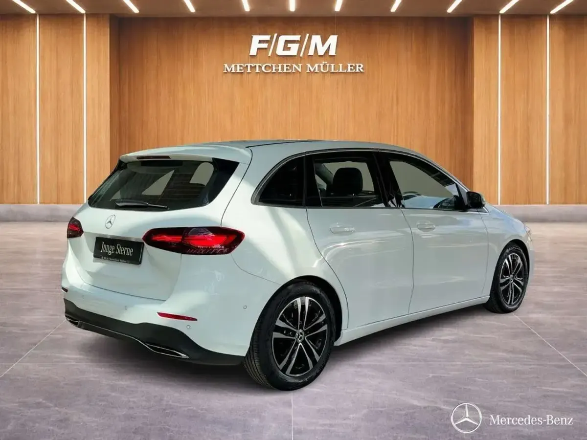Gebraucht Mercedes B200 Progressive 163 PS (119 kW) 2025 Unilack polarweiß Kleinwagen