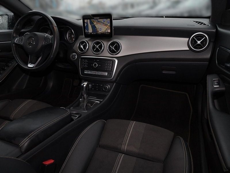Gebraucht Mercedes CLA200 Shooting Brake 156 PS (114 kW) 2019 Schwarz Kombi