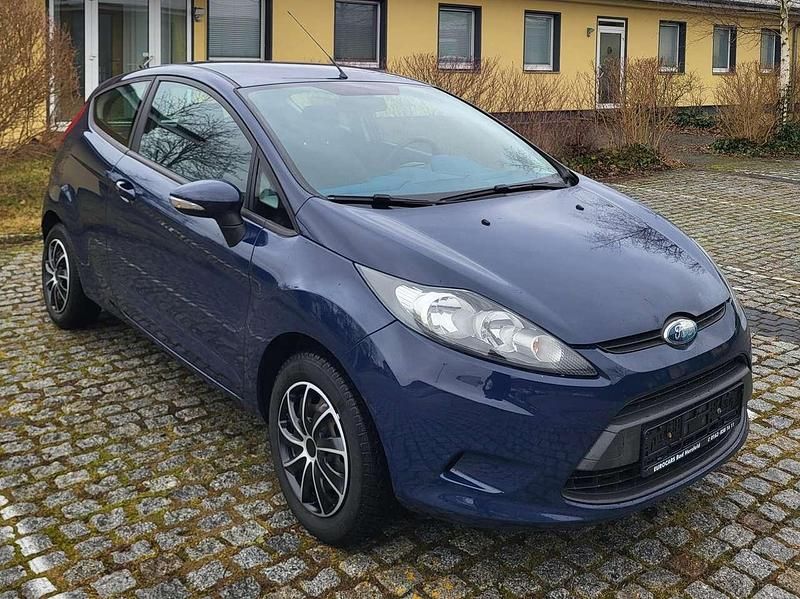 Gebraucht Ford Fiesta Ambiente 82 PS (60 kW) 2009 Blau Kleinwagen
