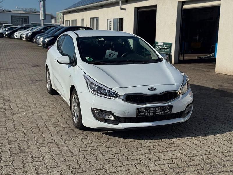 Gebraucht Kia Ceed Edition 7 99 PS (72 kW) 2013 Weiß Kleinwagen