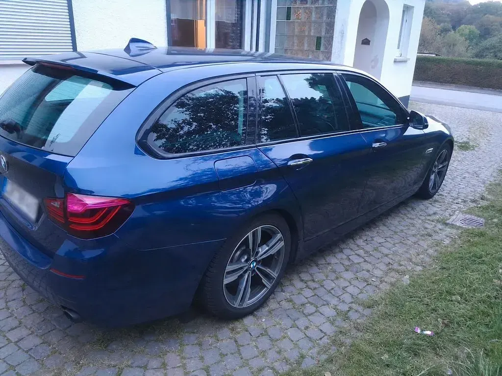 Gebraucht BMW 525 Sport Line 218 PS (160 kW) 2015 Blau Kombi