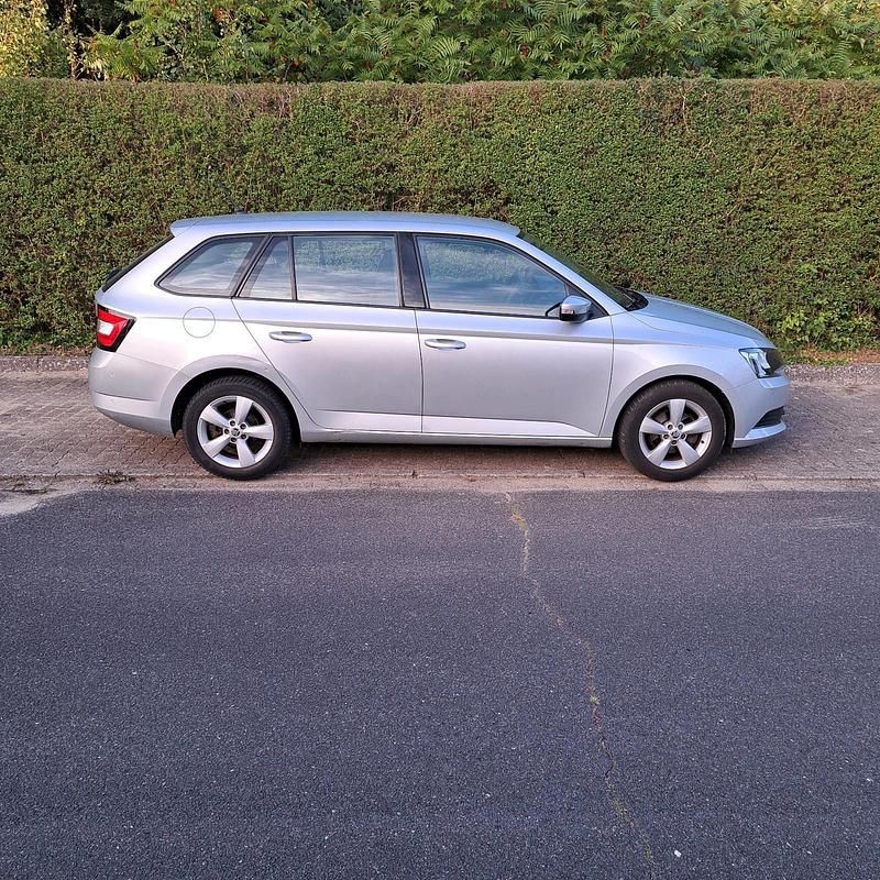 Silber Gebraucht 2017 Skoda Fabia Kleinwagen | 3.990 € (Superpreis) - Bild 1/4