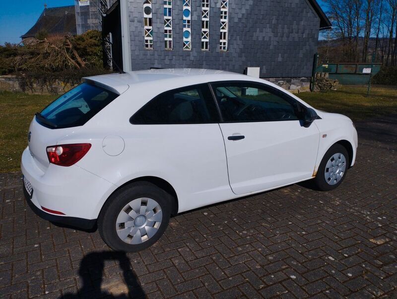 Weiß Gebraucht 2009 Seat Ibiza SC Reference Kleinwagen | 2.700 € (Fairer Preis) - Bild 1/4