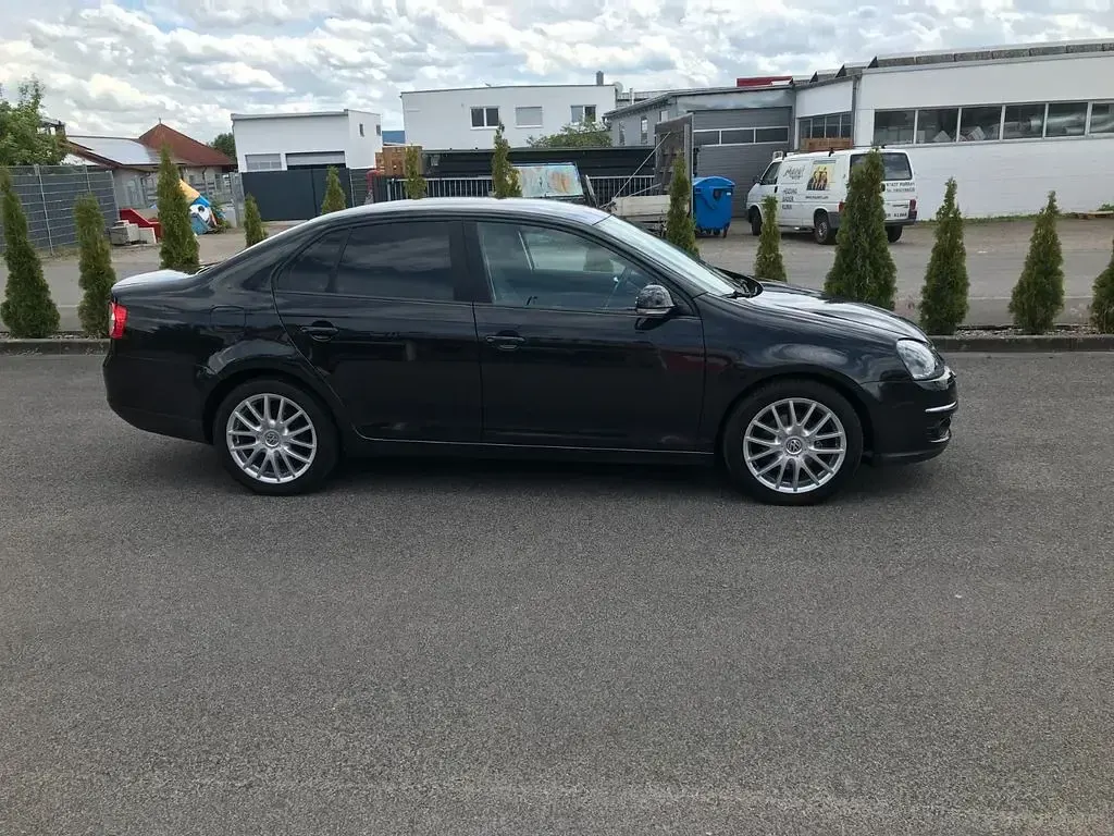 Gebraucht VW Jetta 102 PS (75 kW) 2008 Schwarz Limousine