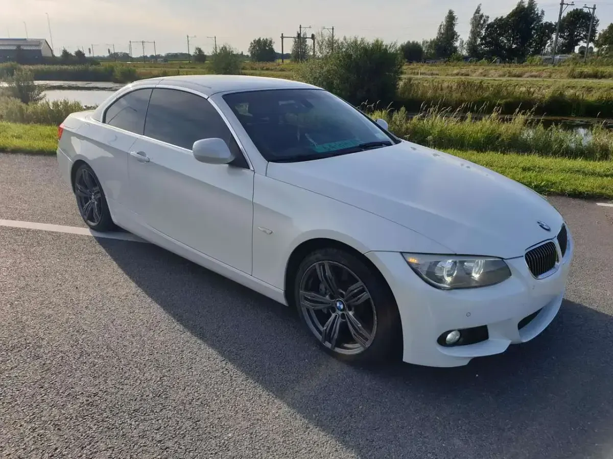 Gebraucht BMW 335 Cabriolet Executive 306 PS (225 kW) 2011 Weiß Cabrio