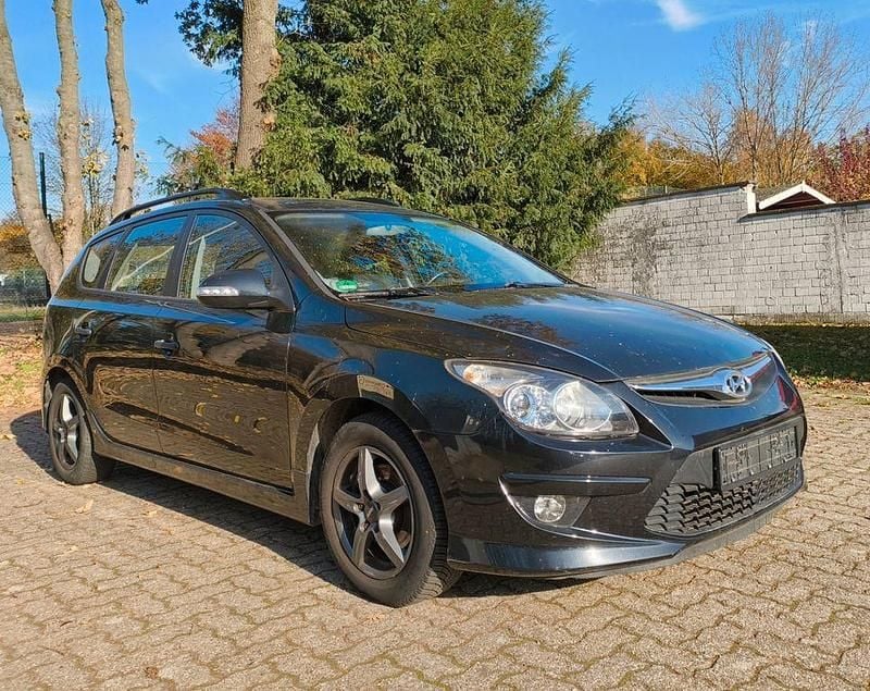 Schwarz Gebraucht 2011 Hyundai i30 Edition Kombi | 4.100 € (Fairer Preis) - Bild 1/4