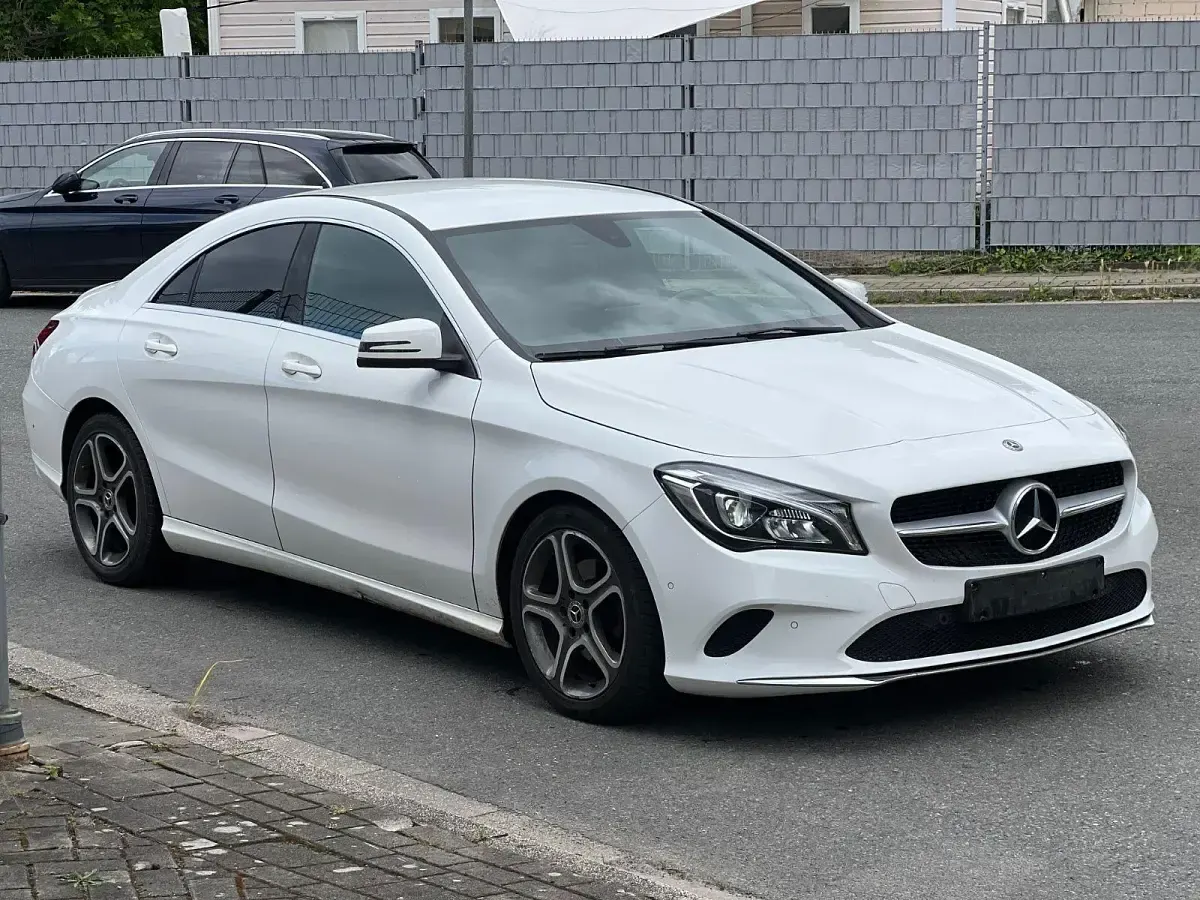 Gebraucht Mercedes CLA180 109 PS (80 kW) 2018 Weiß Limousine