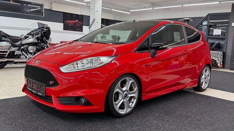 Gebraucht Ford Fiesta ST 182 PS (133 kW) 2014 Rot Kleinwagen