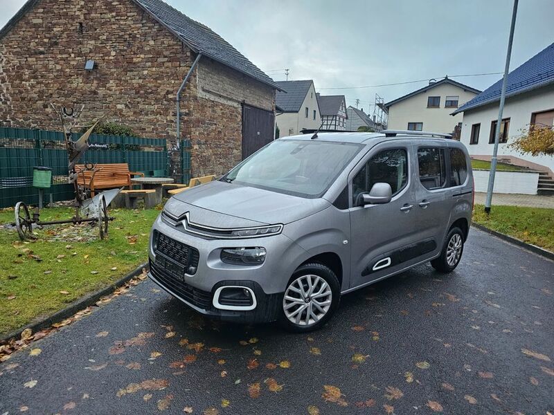 Grau Gebraucht 2019 Citroën Berlingo Feel Van / Kleinbus | 14.999 € (Guter Preis) - Bild 1/4