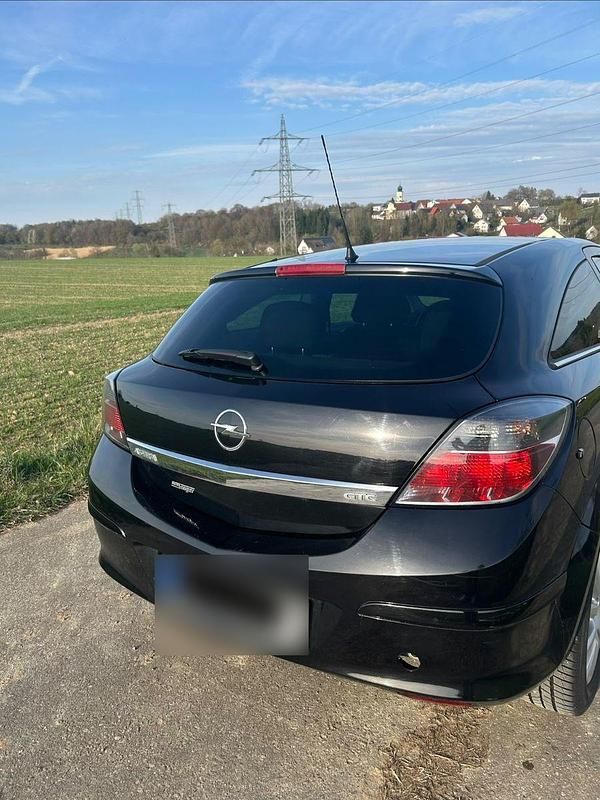 Gebraucht Opel Astra GTC 90 PS (66 kW) 2009 Schwarz Kleinwagen