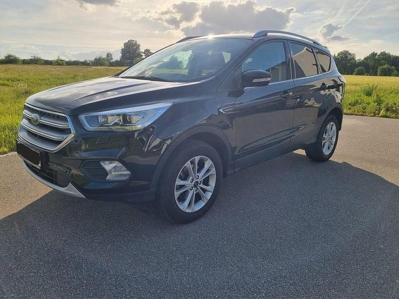 Schwarz Gebraucht 2019 Ford Kuga SUV | 15.490 € (Guter Preis) - Bild 1/4