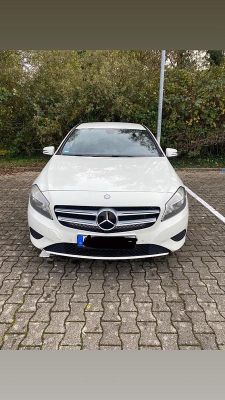Gebraucht Mercedes A180 122 PS (89 kW) 2013 Weiß Limousine