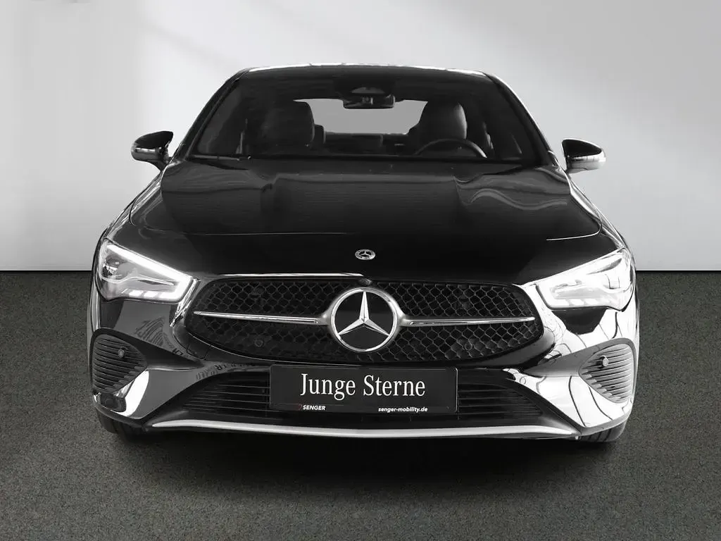 Gebraucht Mercedes CLA200 163 PS (119 kW) 2025 Schwarz Coupé