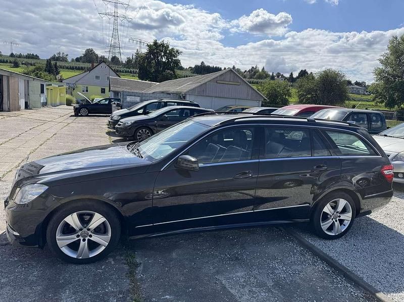 Gebraucht Mercedes E220 170 PS (125 kW) 2013 Phantomschwarz Kombi