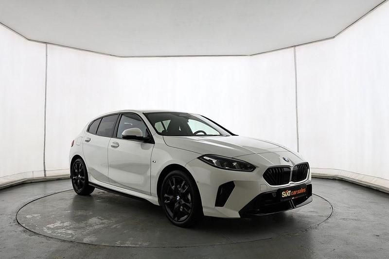 Weiß Gebraucht 2025 BMW 118 M Sport Kleinwagen | 30.440 € (Fairer Preis) - Bild 1/4