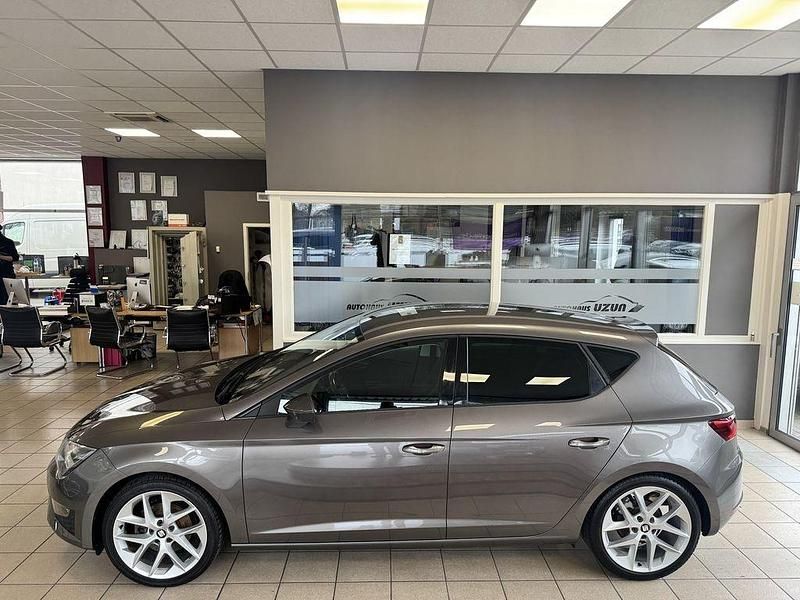 Grau Gebraucht 2016 Seat Leon FR Limousine | 12.990 € (Fairer Preis) - Bild 1/4