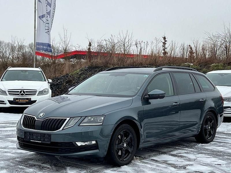 Grau Gebraucht 2018 Skoda Octavia Kombi | 15.900 € (Fairer Preis) - Bild 1/4