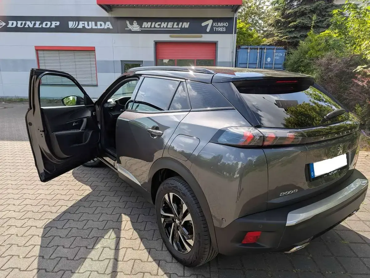 Gebraucht Peugeot 2008 GT 131 PS (96 kW) 2023 Grau SUV