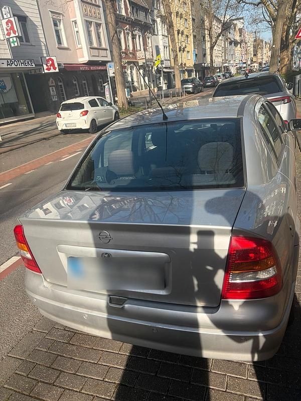 Gebraucht Opel Astra 101 PS (74 kW) 1999 Silber Limousine