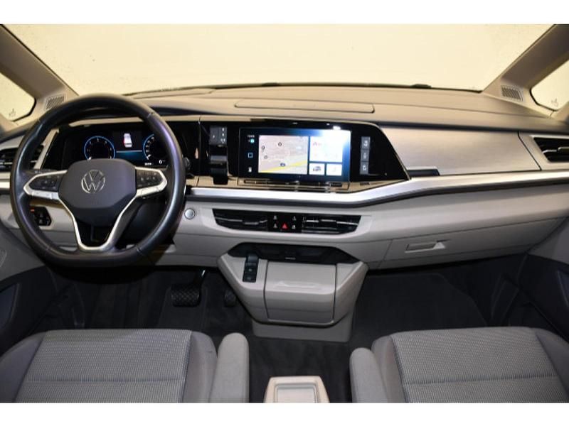 Second-hand VW Multivan Life 150 CP (110 kW) 2023 Negru Monovolum