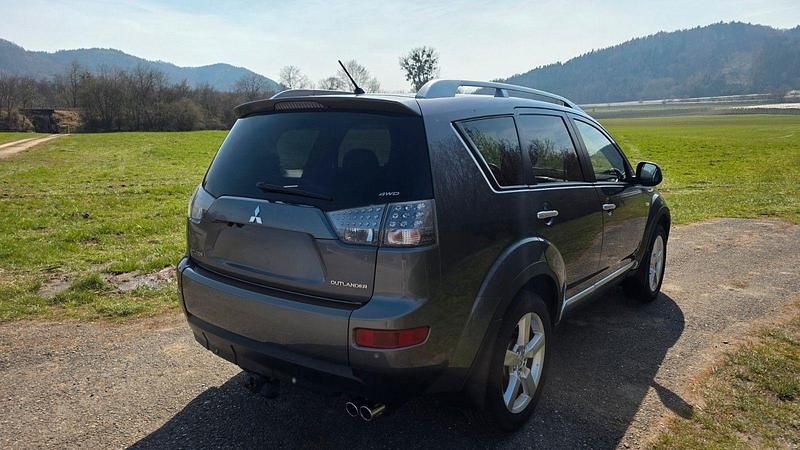 Gebraucht Mitsubishi Outlander Instyle 156 PS (114 kW) 2008 Grau SUV