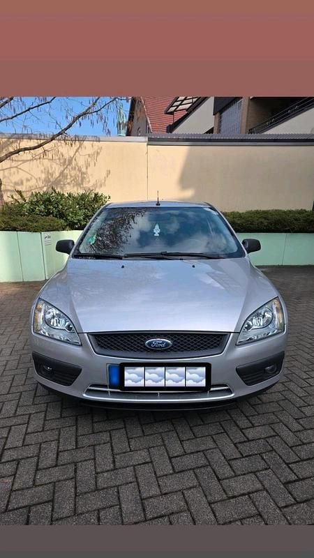 Gebraucht Ford Focus 101 PS (74 kW) 2005 Silber Kleinwagen