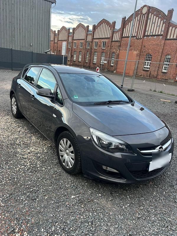 Grau Gebraucht 2014 Opel Astra Kleinwagen | 6.500 € (Fairer Preis) - Bild 1/4