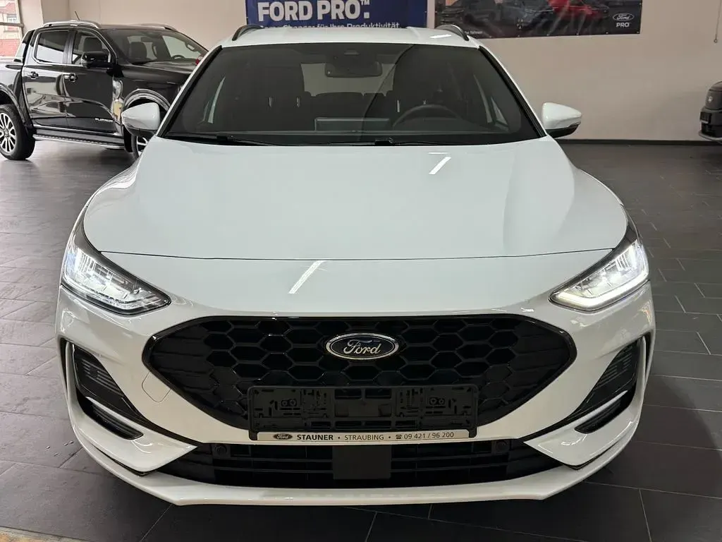 Używany Ford Focus ST-Line 125 KM (91 kW) 2025 Biały Sedan/Limuzyna