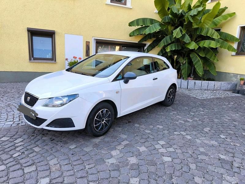 Weiß Gebraucht 2009 Seat Ibiza Kleinwagen | 2.300 € (Etwas zu teuer) - Bild 1/4