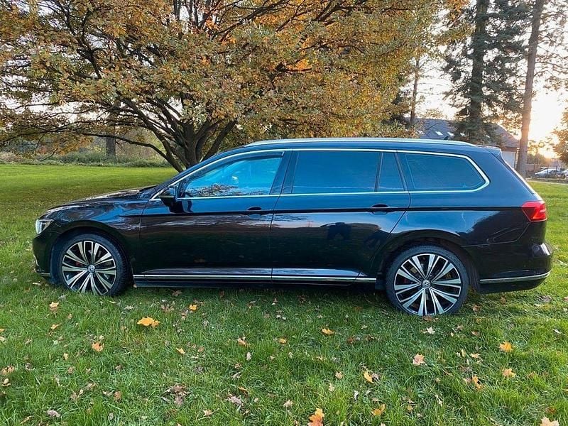 Schwarz Gebraucht 2015 VW Passat Highline Kombi | 16.000 € - Bild 1/4