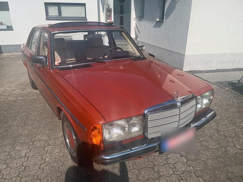 Gebraucht Mercedes 200 109 PS (80 kW) 1982 Limousine