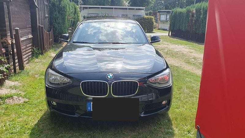 Schwarz Gebraucht 2014 BMW 120 Kleinwagen | 9.500 € (Guter Preis) - Bild 1/4