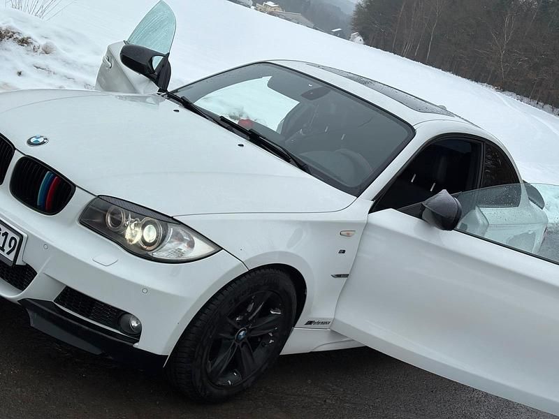 Weiß Gebraucht 2010 BMW 1M M Sport Coupé | 12.750 € - Bild 1/4