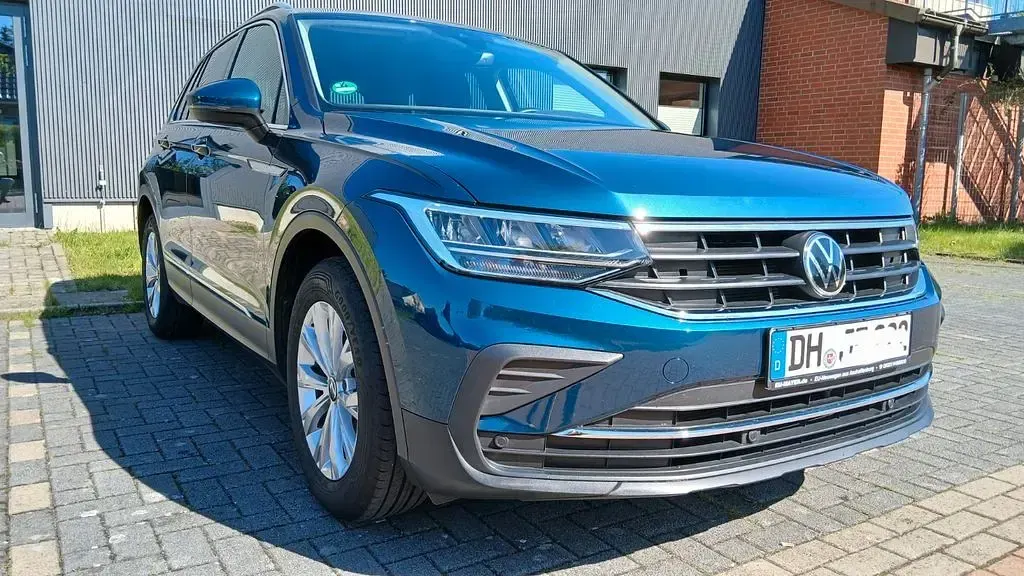 Gebraucht VW Tiguan Life 150 PS (110 kW) 2020 Blau SUV