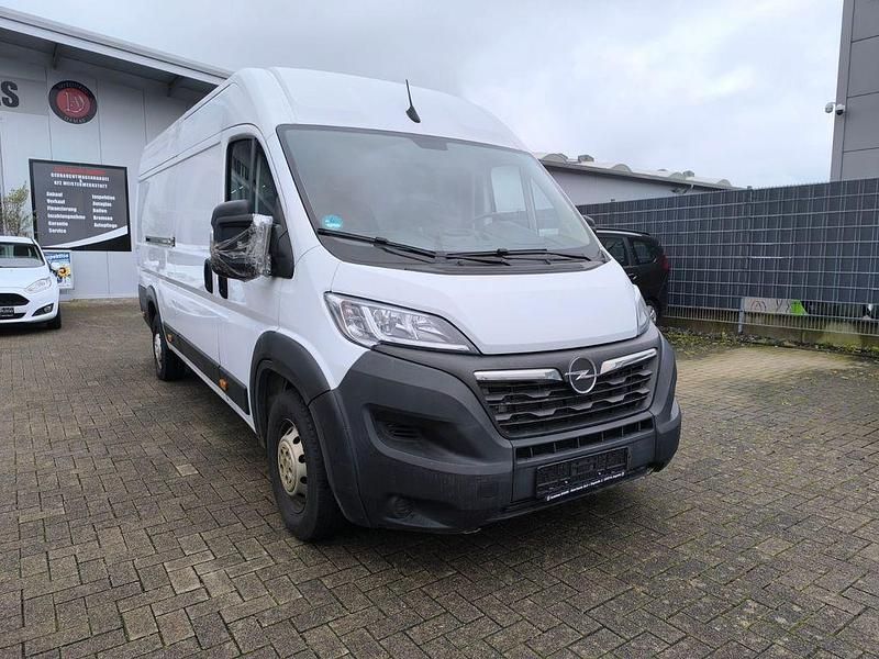 Weiß Gebraucht 2022 Opel Movano Selection Van | 18.800 € (Superpreis) - Bild 1/4