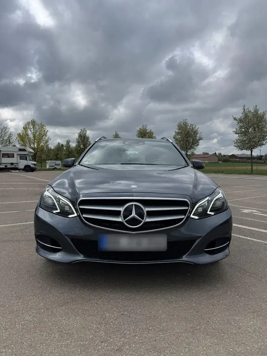 Gebraucht Mercedes E250 Avantgarde 204 PS (150 kW) 2013 Grau Limousine