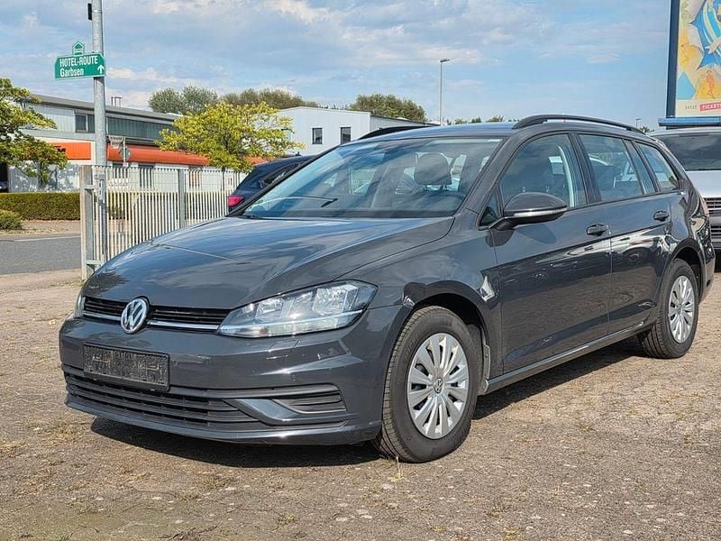 Schwarz Gebraucht 2018 VW Golf VII Comfortline Limousine | 7.710 € (Superpreis) - Bild 1/4