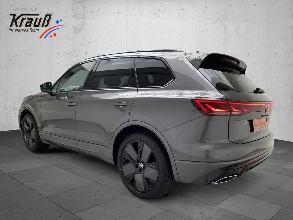 Neu VW Touareg R-line 286 PS (210 kW) 2026 Grau SUV