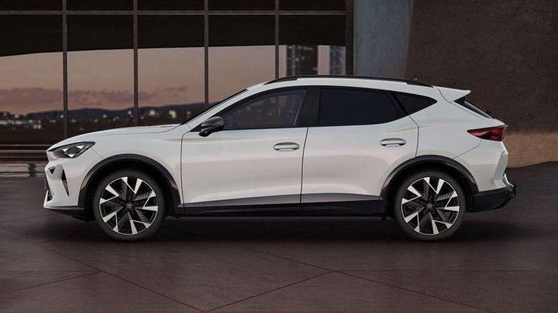 Schwarz (mitternachtsschwarz) Gebraucht 2024 Cupra Formentor SUV | 35.441 € (Teuer) - Bild 1/4