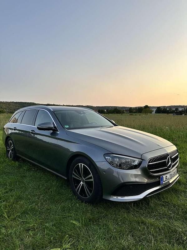 Grau Gebraucht 2020 Mercedes E200 Avantgarde Kombi | 29.500 € (Fairer Preis) - Bild 1/4