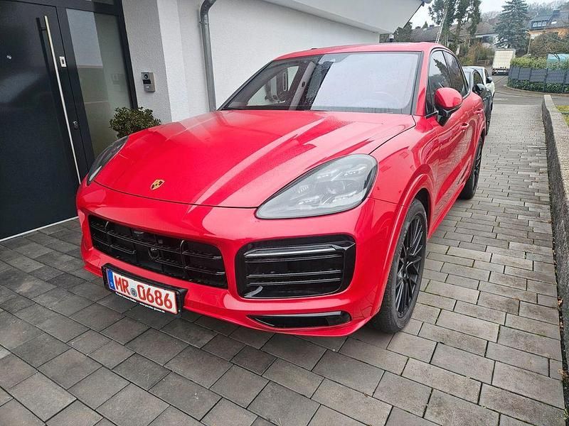 Rot Gebraucht 2022 Porsche Cayenne GTS SUV | 77.800 € - Bild 1/4