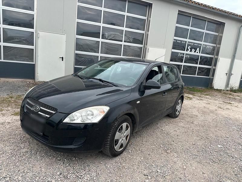 Schwarz Gebraucht 2008 Kia Ceed Limousine | 1.100 € (Fairer Preis) - Bild 1/4