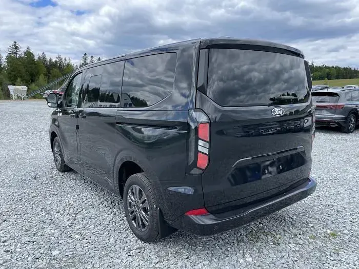 Neu Ford Tourneo Custom Titanium 170 PS (125 kW) 2026 Schwarz, agate black metallic Van