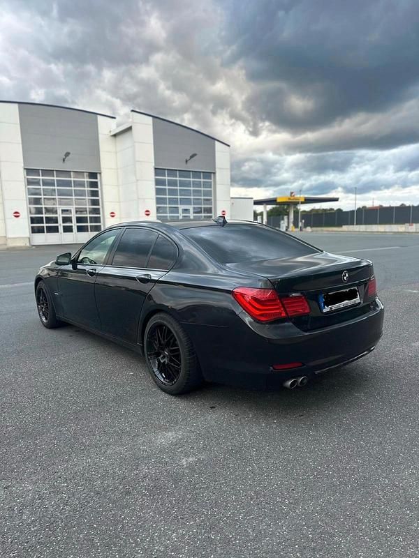 Gebraucht BMW 730 245 PS (180 kW) 2012 Schwarz Limousine